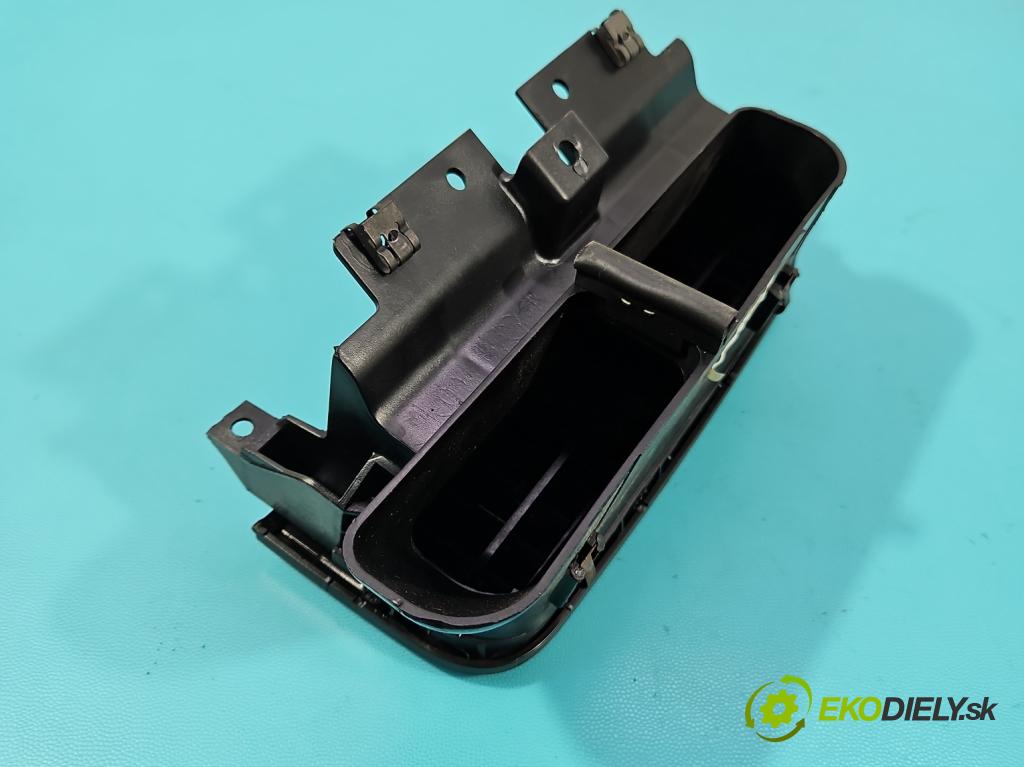 Fiat Punto Grande 1.4 8V 77 HP manual 57 kW 1368 cm3 5- Mřížka: kúrenia stredová 735416324 (Mriežka kúrenia (fukár))