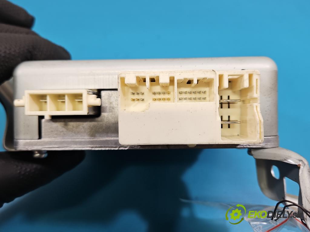 Toyota Auris I 2006-2013 1.3 vvti 99 HP manual 73 kW 1329 cm3 5- riadiaca jednotka ostatné 89650-02551