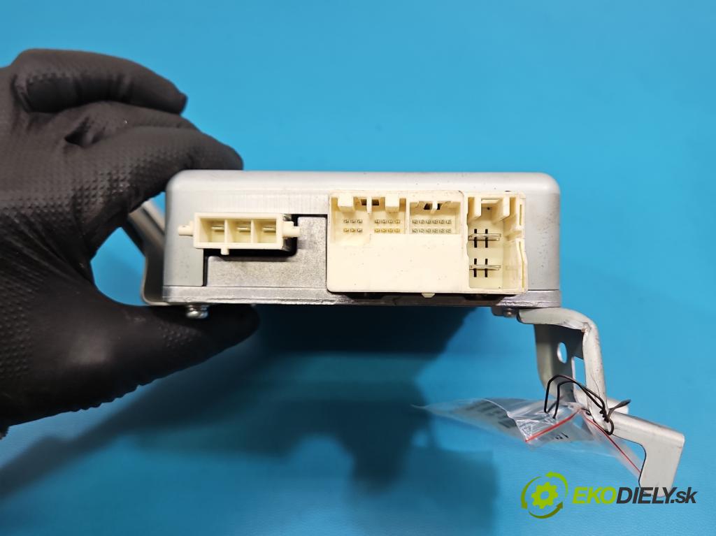 Toyota Auris I 2006-2013 1.3 vvti 99 HP manual 73 kW 1329 cm3 5- riadiaca jednotka ostatné 89650-02551