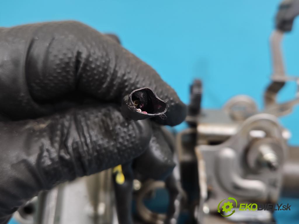 Toyota Auris I 2006-2013 1.3 vvti 99 HP manual 73 kW 1329 cm3 5- čerpadlo posilovač 45200-02283 (Servočerpadlo)