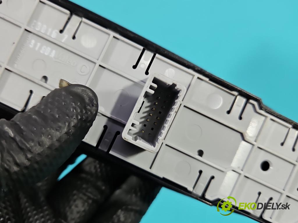 Renault Scenic III 2009-2016 1.4 131 HP manual 96 kW 1397 cm3 5- prepínač okien spätných zrkadiel