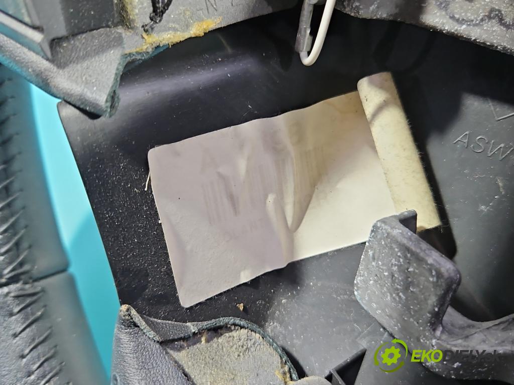 Renault Scenic III 2009-2016 1.4 131 HP manual 96 kW 1397 cm3 5- volant  (Volant)