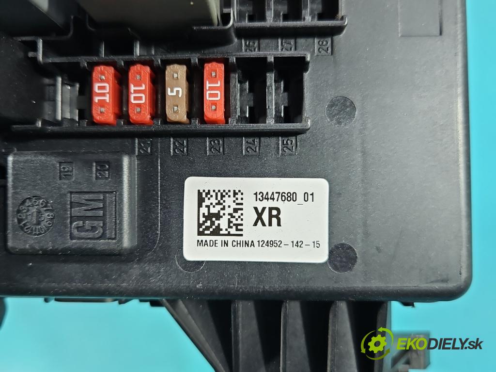 Opel Insignia A 2008-2017 2.0 cdti 170 hp manual 125 kW 1956 cm3 4- skříňka pojistková 13447680 (Pojistková skříňka)