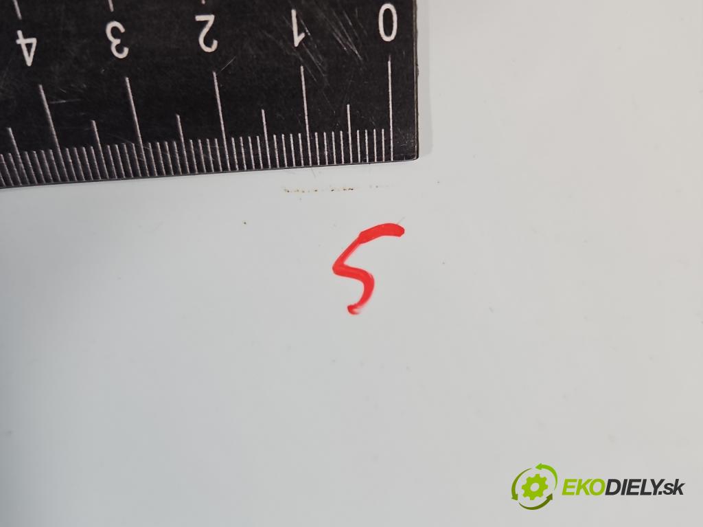 Dacia Dokker 2012- 1.6 16V 102 HP manual 75 kW 1598 cm3 5- dvere predné pravé  (Kľučka dverí ostatné)