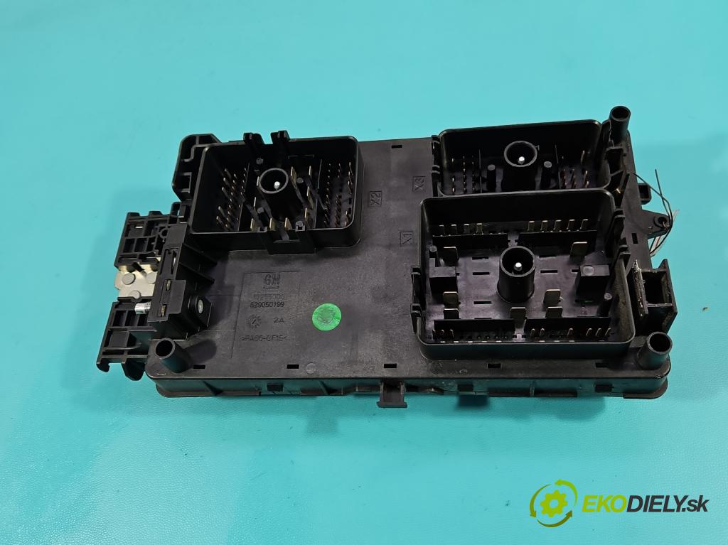 Opel Insignia A 2008-2017 2.0 cdti 170 hp manual 125 kW 1956 cm3 4- skříňka pojistková 13255300 (Pojistková skříňka)