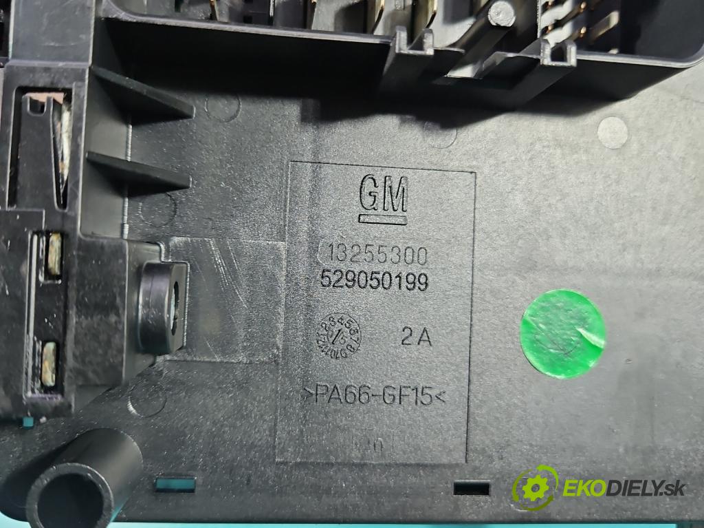 Opel Insignia A 2008-2017 2.0 cdti 170 hp manual 125 kW 1956 cm3 4- skříňka pojistková 13255300 (Pojistková skříňka)
