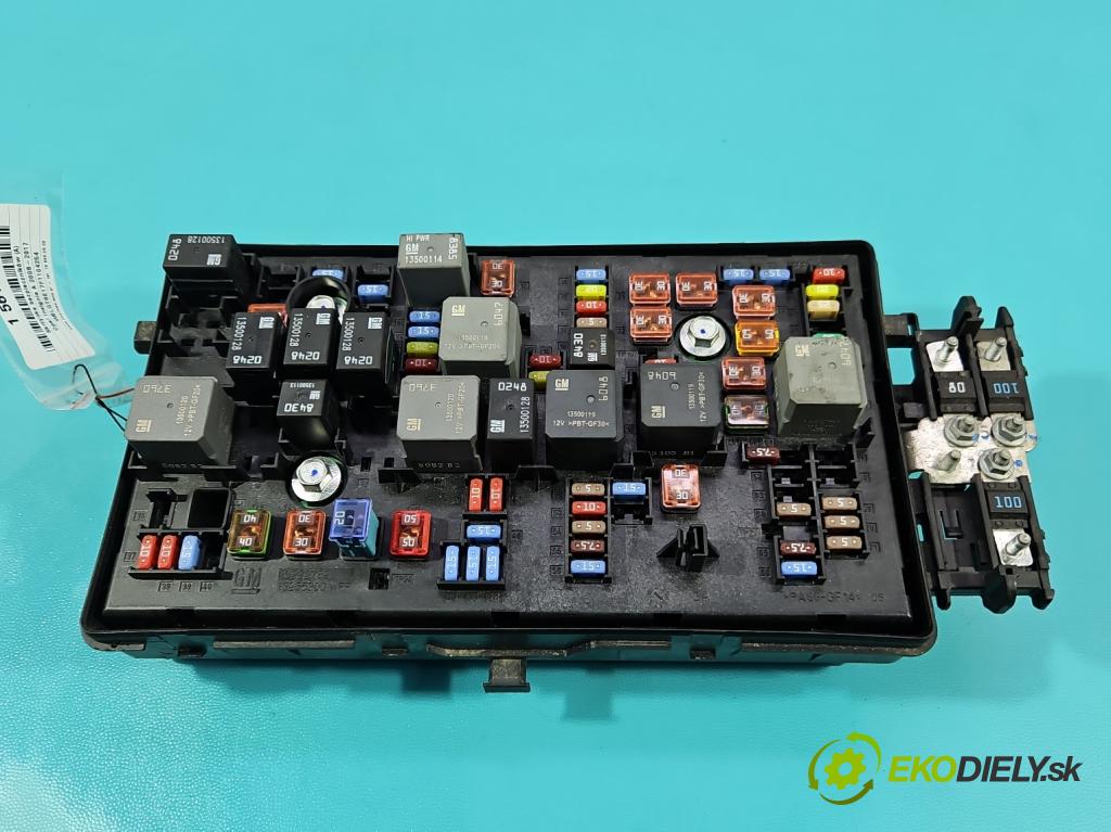 Opel Insignia A 2008-2017 2.0 cdti 170 hp manual 125 kW 1956 cm3 4- skříňka pojistková 13255300 (Pojistková skříňka)