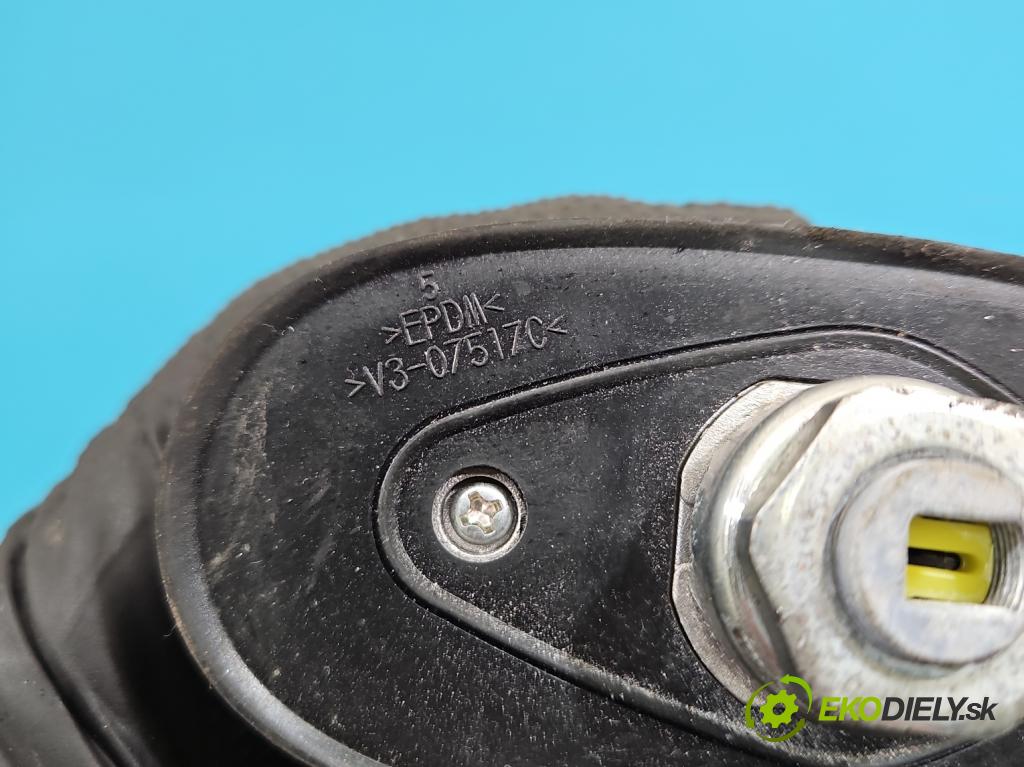 Toyota Auris I 2006-2013 1.3 vvti 99 HP manual 73 kW 1329 cm3 5- Antena