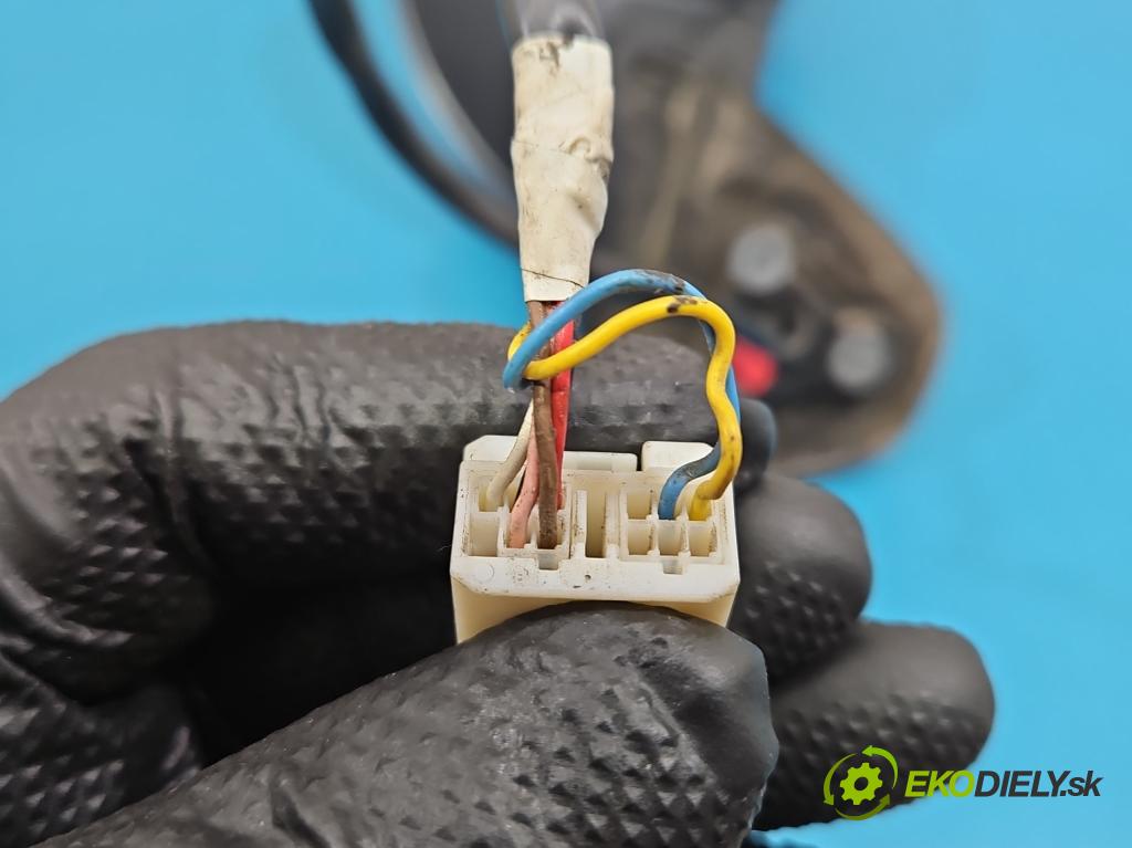 Toyota Auris I 2006-2013 1.3 vvti 99 HP manual 73 kW 1329 cm3 5- zrkadlo pravé  (Kľučka dverí ostatné)