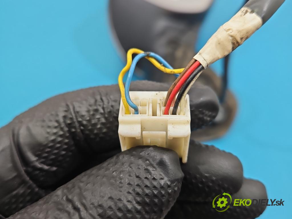 Toyota Auris I 2006-2013 1.3 vvti 99 HP manual 73 kW 1329 cm3 5- zrkadlo pravé  (Kľučka dverí ostatné)