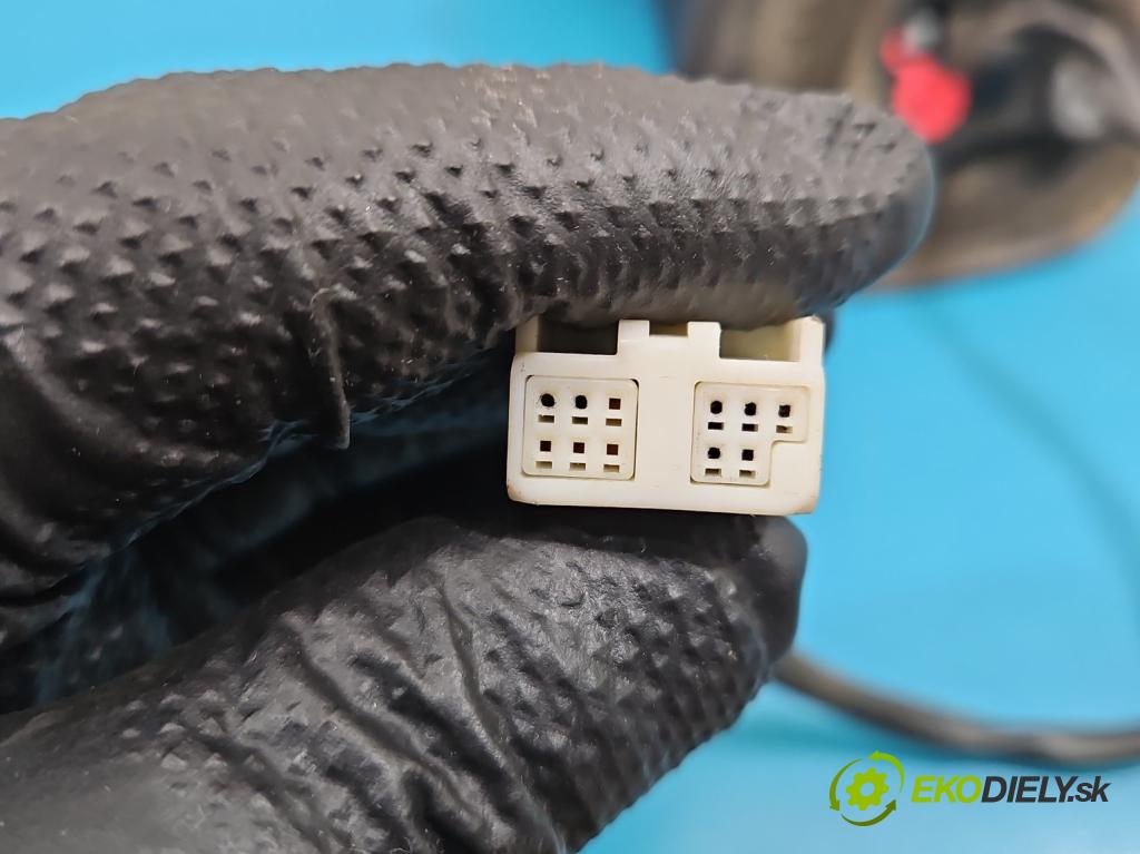 Toyota Auris I 2006-2013 1.3 vvti 99 HP manual 73 kW 1329 cm3 5- zrkadlo pravé  (Kľučka dverí ostatné)