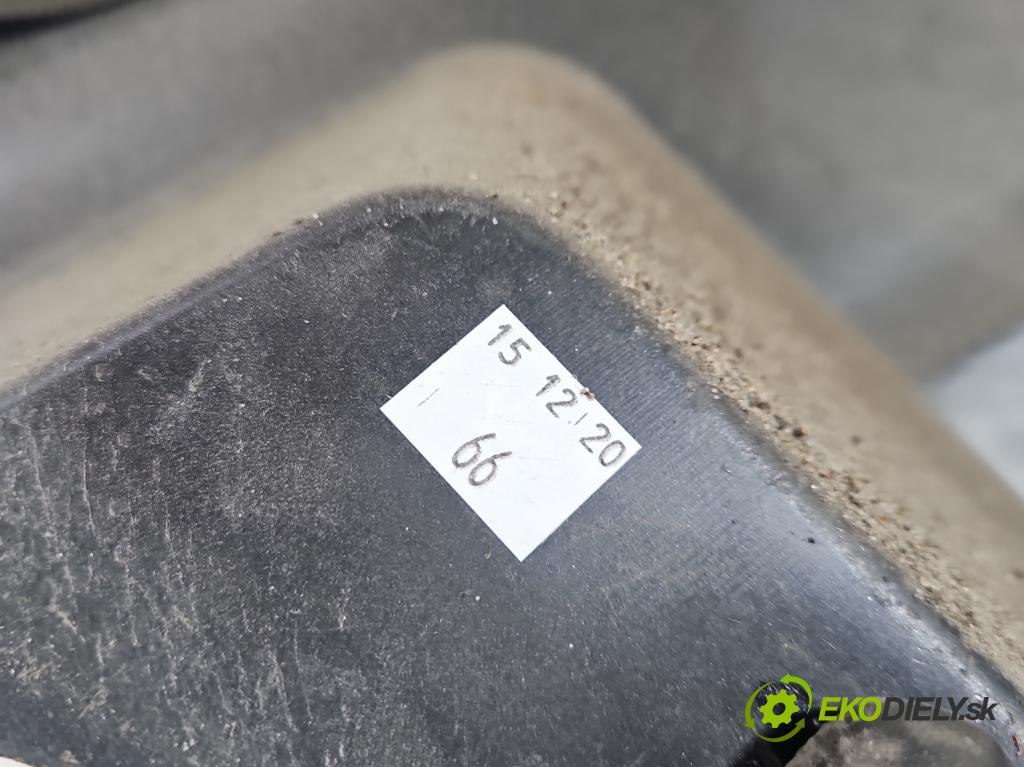 Citroen C5 Aircross 17-25 1.2 T 131 HP manual 96 kW 1199 cm3 5- Blatník: zadné ľavé