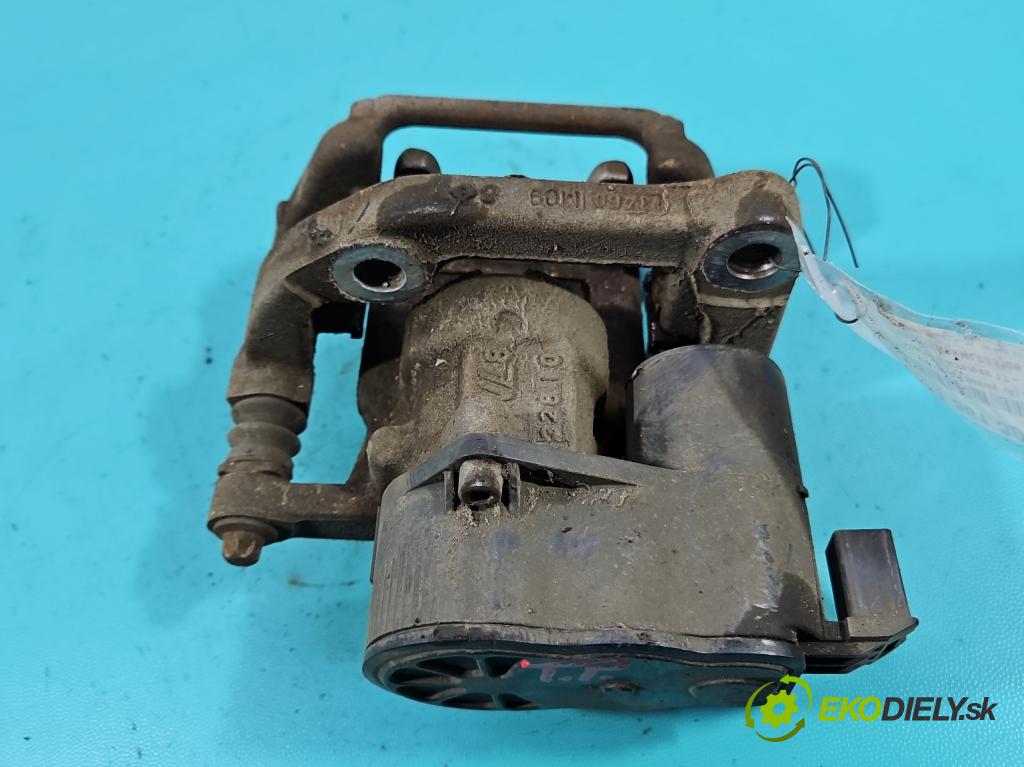 Citroen C5 Aircross 17-25 1.2 T 131 HP manual 96 kW 1199 cm3 5- brzdič zadné pravý 9819060980 (Kľučka dverí ostatné)