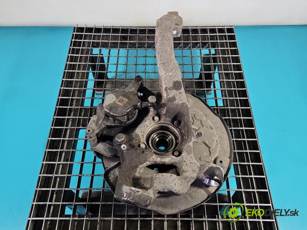 Mercedes E W213 2016-2023 2.0 CDI 194KM automatic 143 kW 1950 cm3 4- náboj levé  (Náboj kola)