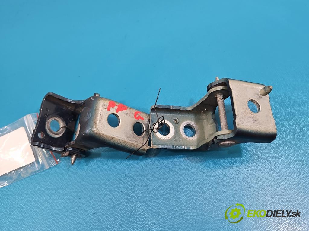 Citroen C5 Aircross 17-25 1.2 T 131 hp manual 96 kW 1199 cm3 5- Závěs: dveře přední pravý