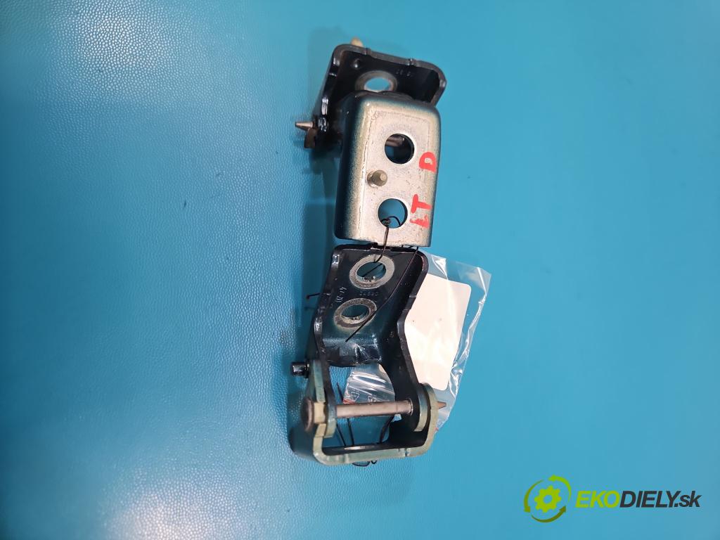 Citroen C5 Aircross 17-25 1.2 T 131 hp manual 96 kW 1199 cm3 5- Závěs: dveře zadní levý