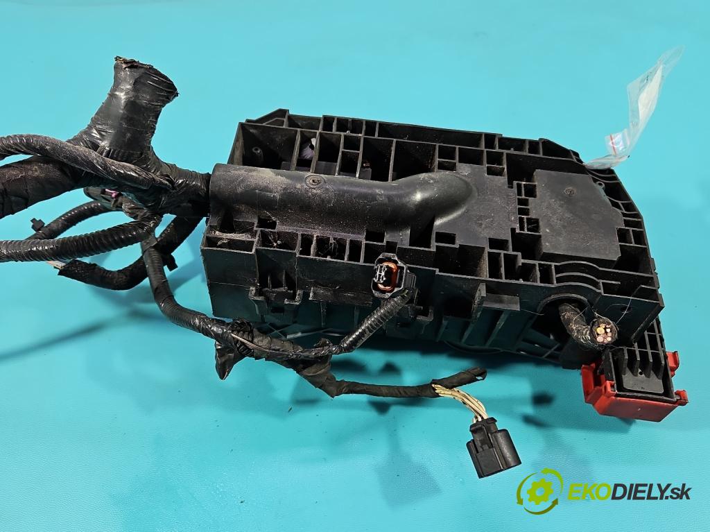 Fiat Freemont 2.0 jtd 170 hp manual 125 kW 1956 cm3 5- skříňka pojistková 68143318AE (Pojistková skříňka)