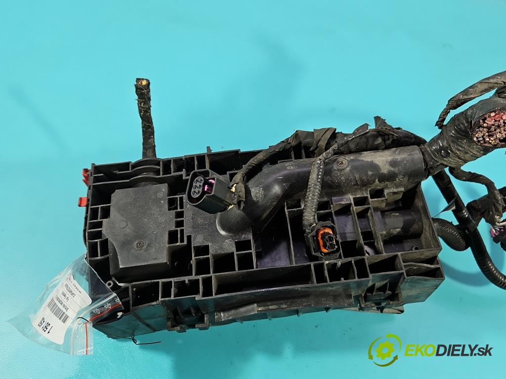 Fiat Freemont 2.0 jtd 170 hp manual 125 kW 1956 cm3 5- skříňka pojistková 68143318AE (Pojistková skříňka)