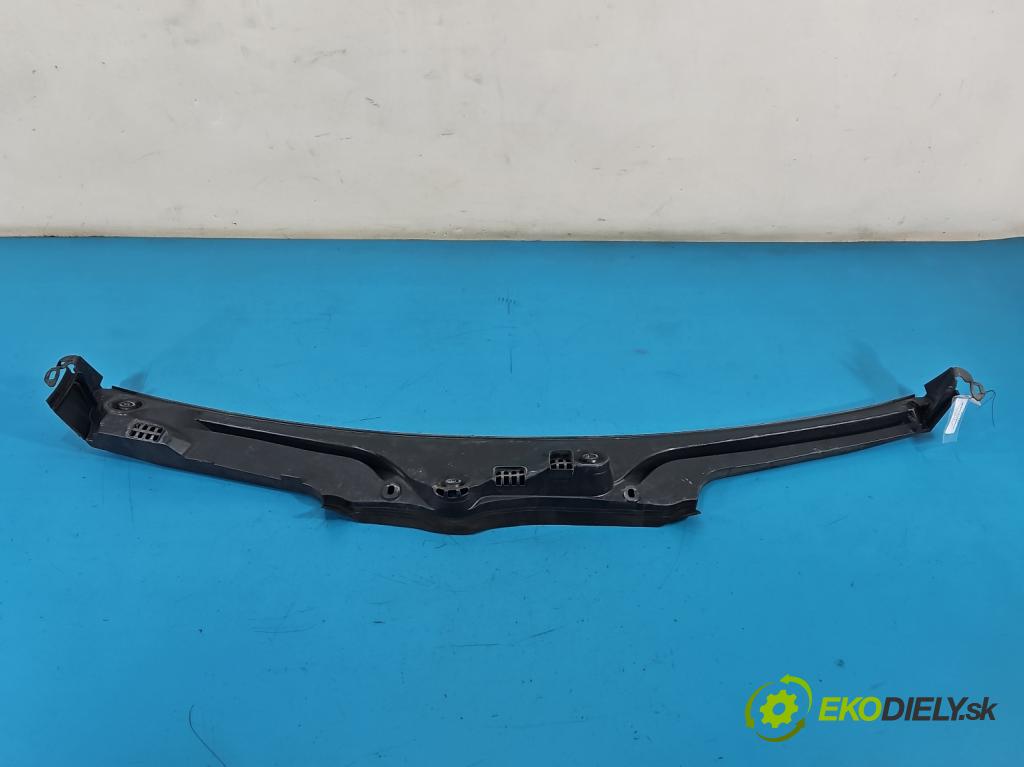 Mercedes E W213 2016-2023 2.0 CDI 194KM automatic 143 kW 1950 cm3 4- torpédo A2138308703 (Plast pod čelním sklem)