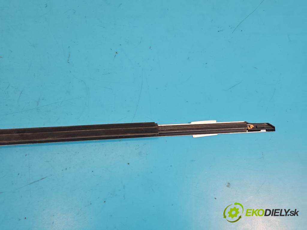 Mercedes E W213 2016-2023 2.0 CDI 194KM automatic 143 kW 1950 cm3 4- lišta dveře přední levé A2137200104