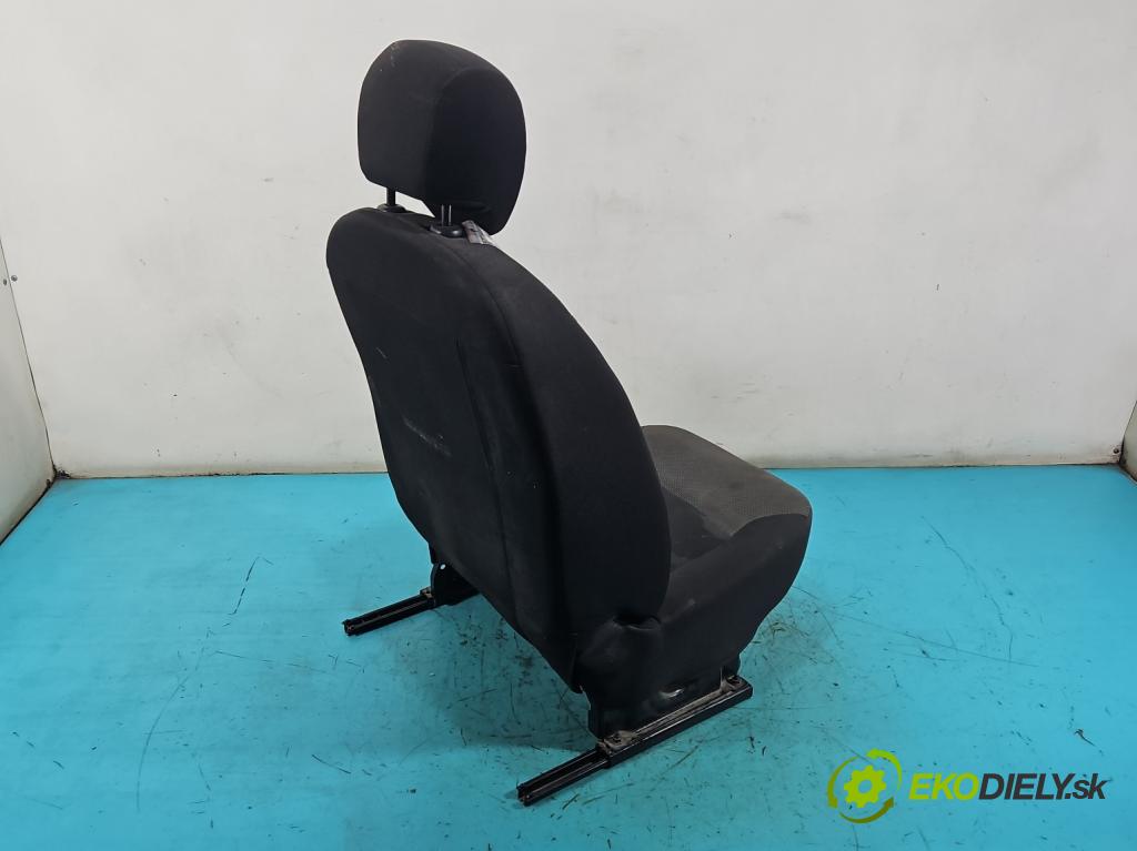 Dacia Dokker 2012- 1.6 16V 102 HP manual 75 kW 1598 cm3 5- Sedačka pravý  (Sedadlo)