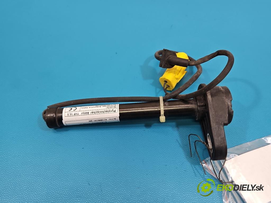 Mercedes E W213 2016-2023 2.0 CDI 194KM: automatic 143 kW 1950 cm3 4- airbag vzduch: ostatné A2139062201