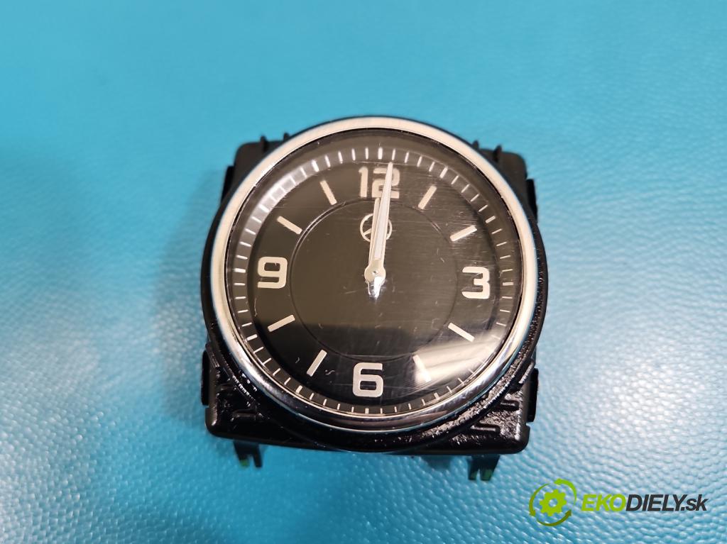 Mercedes E W213 2016-2023 2.0 CDI 194KM: automatic 143 kW 1950 cm3 4- Sledujte: A2138272000 (Prístrojová doska)