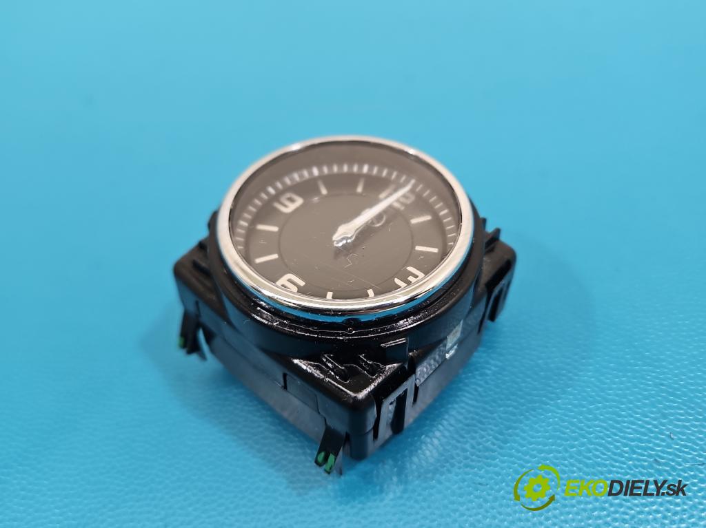 Mercedes E W213 2016-2023 2.0 CDI 194KM: automatic 143 kW 1950 cm3 4- Sledujte: A2138272000 (Prístrojová doska)