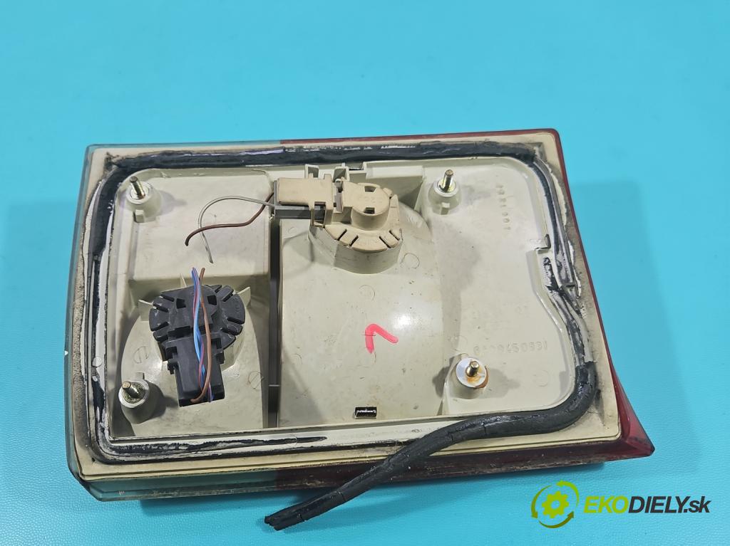 Audi 80 B4 1991-1994 2.0 8V 90 HP manual 66 kW 1984 cm3 4- svetlo / reflektor zadné ľavé 8A0945093 (Kľučka dverí ostatné)