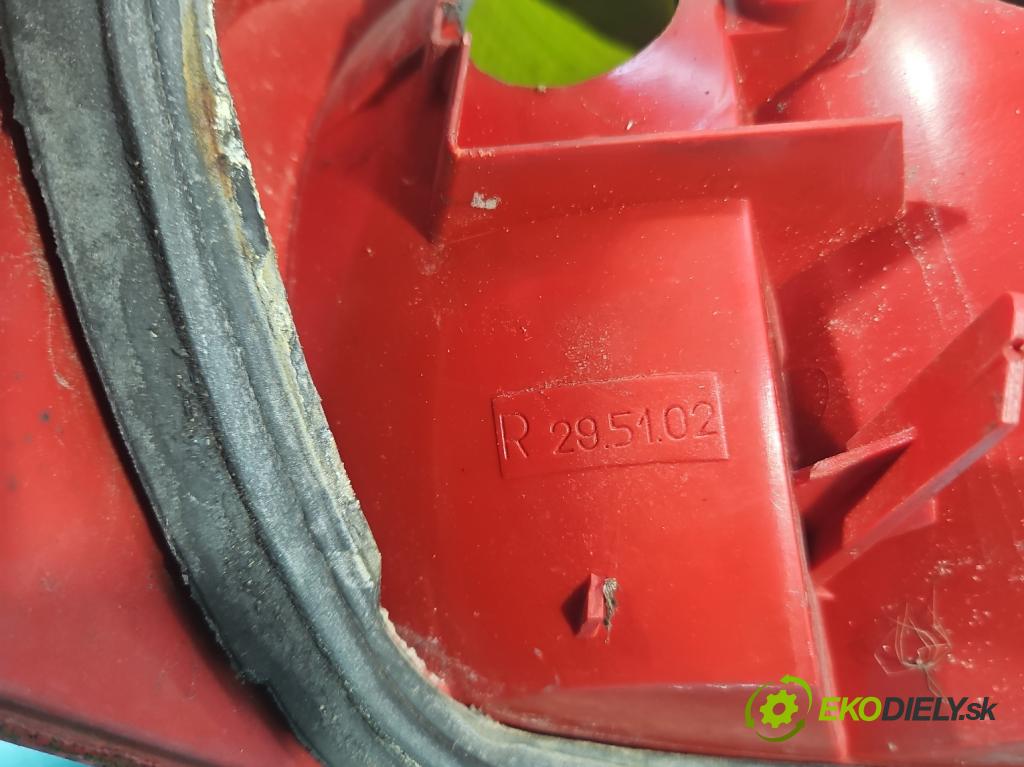 Audi 80 B4 1991-1994 2.0 8V 90 HP manual 66 kW 1984 cm3 4- svetlo / reflektor zadné pravé  (Kľučka dverí ostatné)