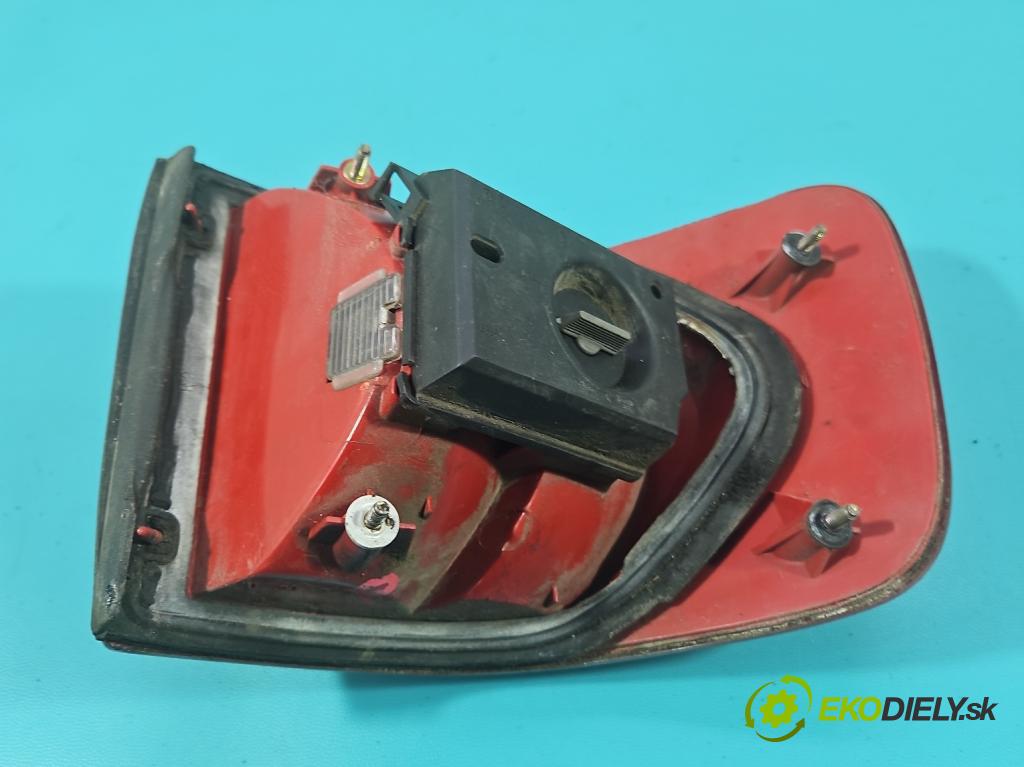 Audi 80 B4 1991-1994 2.0 8V 90 HP manual 66 kW 1984 cm3 4- svetlo / reflektor zadné pravé  (Kľučka dverí ostatné)