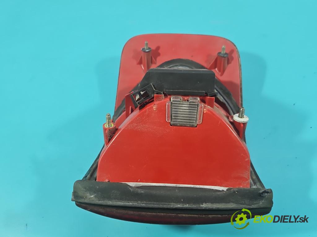 Audi 80 B4 1991-1994 2.0 8V 90 HP manual 66 kW 1984 cm3 4- svetlo / reflektor zadné pravé  (Kľučka dverí ostatné)