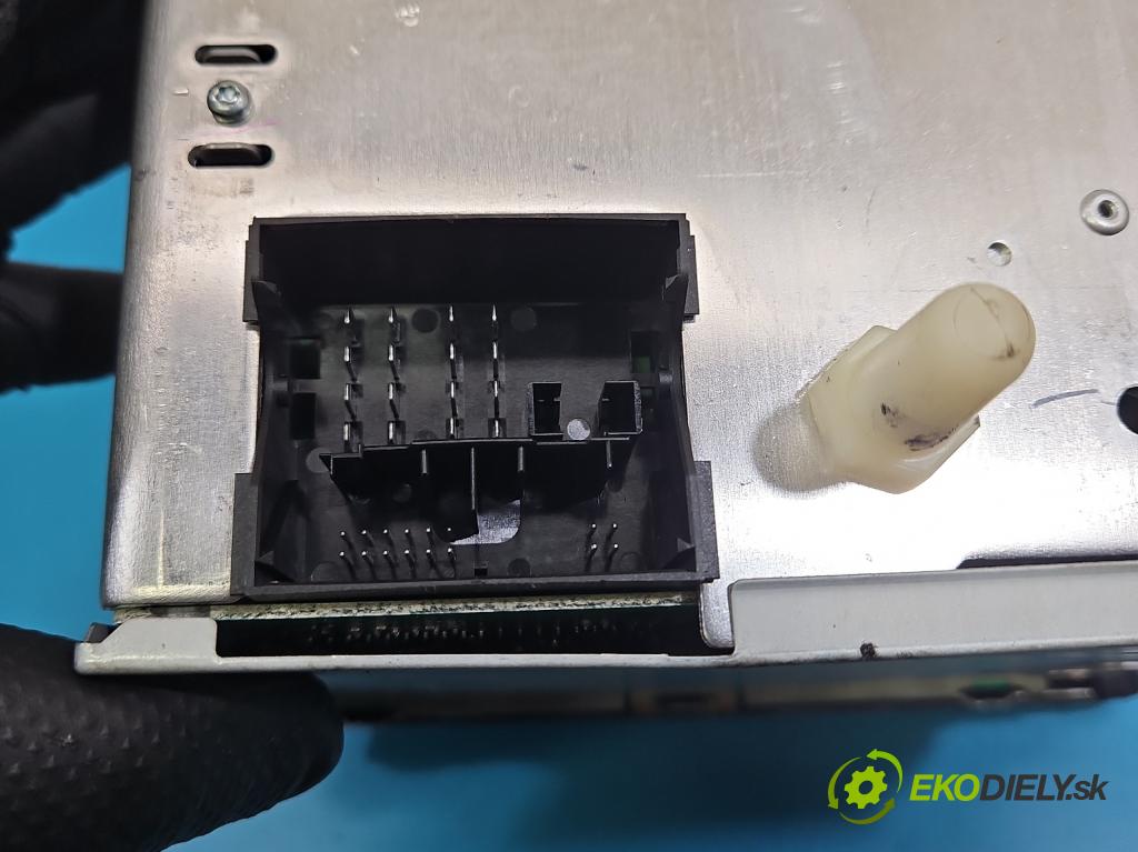 Ford Kuga Mk1 2008-2013 2.0 tdci 136hp manual 100 kW 1997 cm3 5- Radio továrna: 6000CD