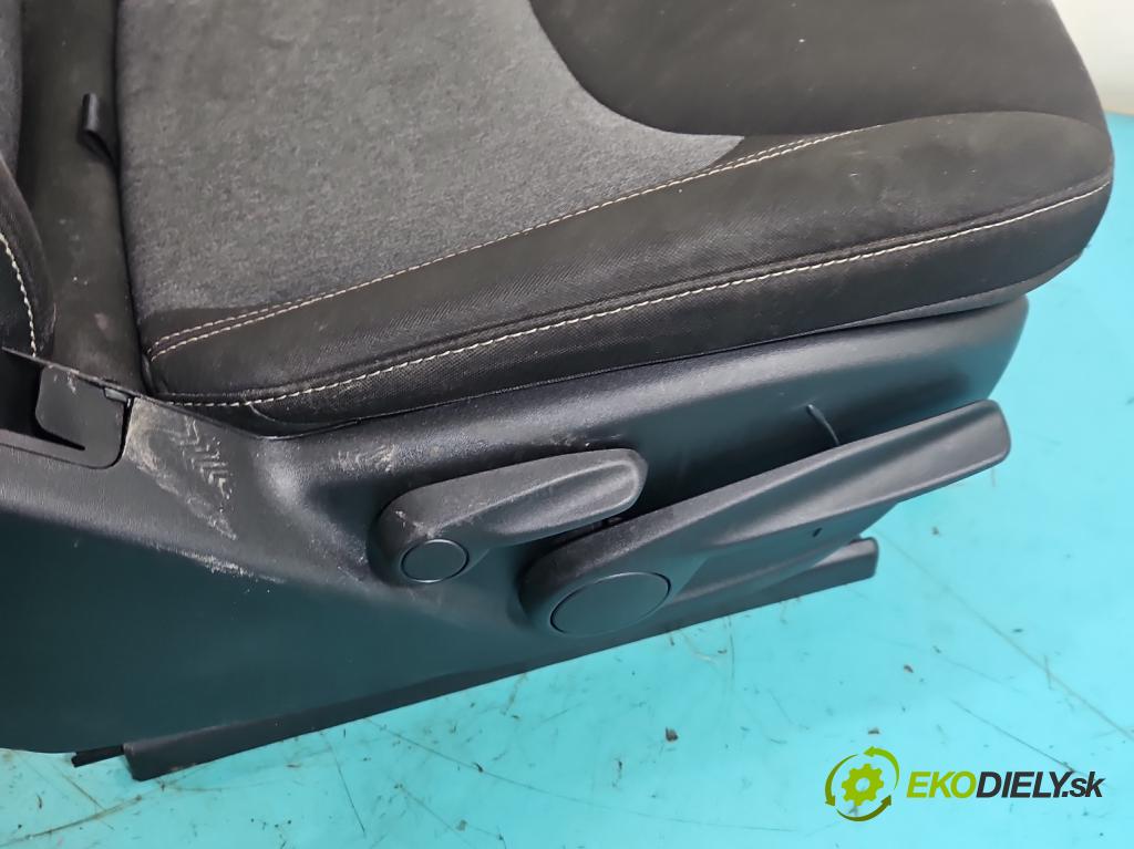 Jeep Cherokee KL 2013-2023 2.0 multijet 140 hp manual 103 kW 1956 cm3 5- Sedadlo pravý  (Sedadlo)