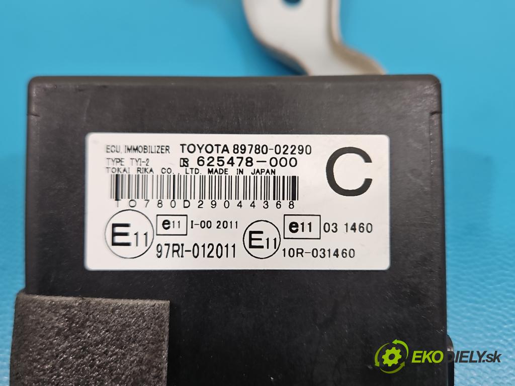 Toyota Auris I 2006-2013 1.3 vvti 99 hp manual 73 kW 1329 cm3 5- řídící jednotka motoru 89661-02W31