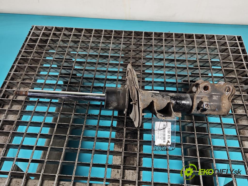 Kia Ceed II 2012-2018 1.6 crdi 128 hp manual 94 kW 1582 cm3 5- tlumič přední pravý  (Klika dveří ostatní)