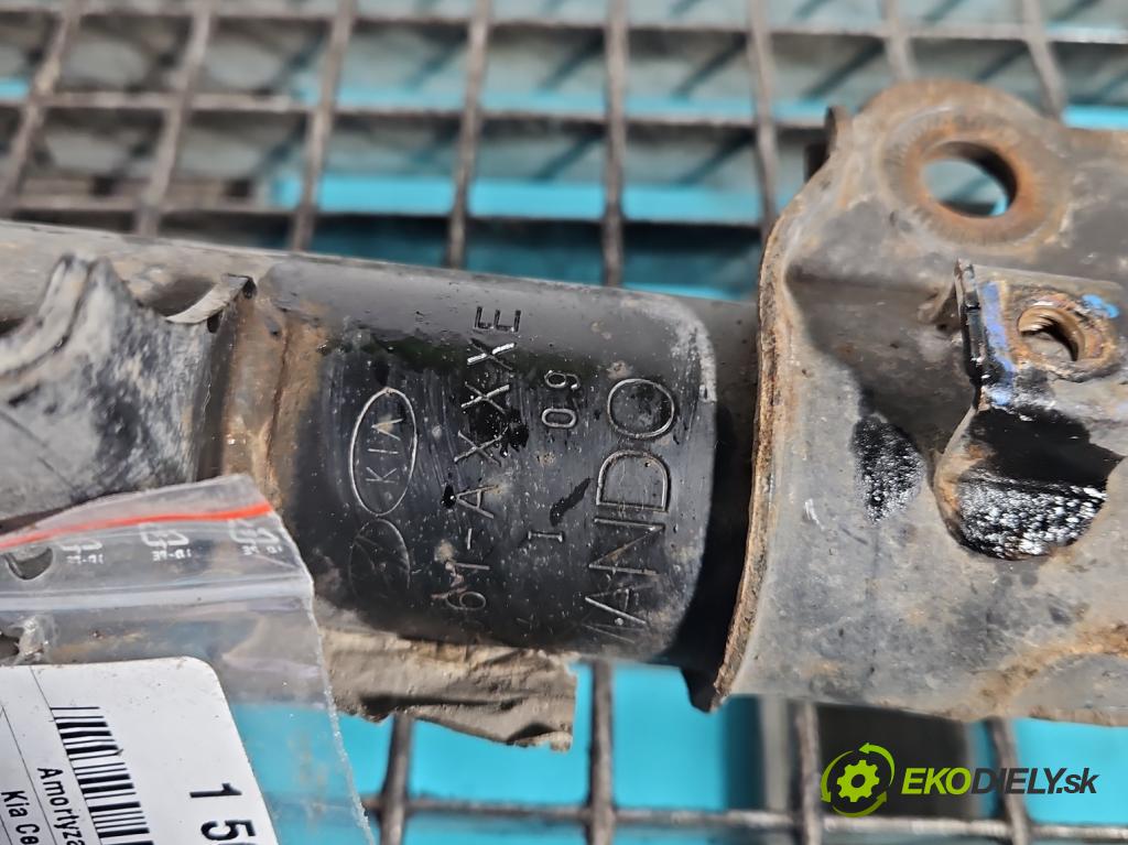 Kia Ceed II 2012-2018 1.6 crdi 128 HP manual 94 kW 1582 cm3 5- tlmič predné pravý  (Kľučka dverí ostatné)