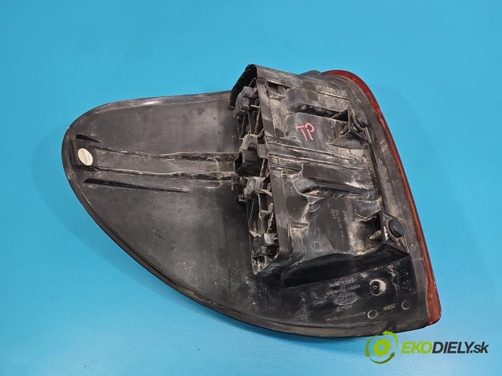 Chrysler Voyager IV 2000-2007 3.3 V6 174 HP automatic 128 kW 3301 cm3 5- svetlo / reflektor zadné pravé  (Kľučka dverí ostatné)