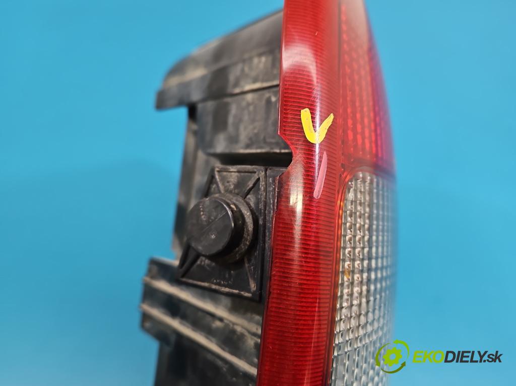 Chrysler Voyager IV 2000-2007 3.3 V6 174 HP automatic 128 kW 3301 cm3 5- svetlo / reflektor zadné pravé  (Kľučka dverí ostatné)