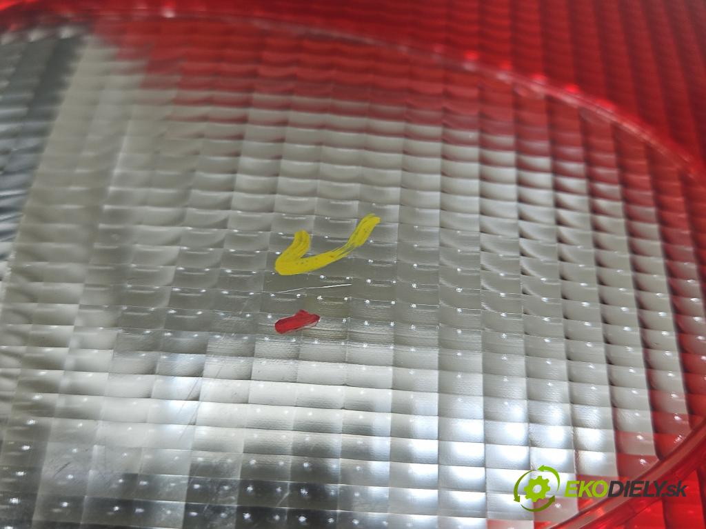 Chrysler Voyager IV 2000-2007 3.3 V6 174 HP automatic 128 kW 3301 cm3 5- svetlo / reflektor zadné pravé  (Kľučka dverí ostatné)