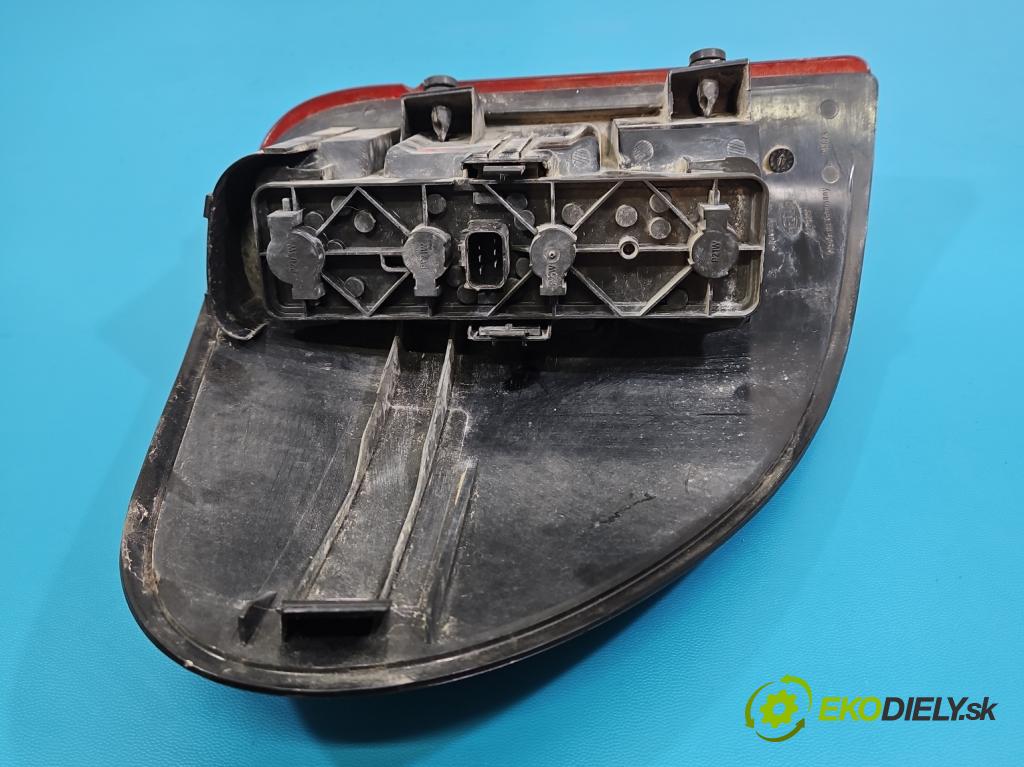 Chrysler Voyager IV 2000-2007 3.3 V6 174 HP automatic 128 kW 3301 cm3 5- svetlo / reflektor zadné pravé  (Kľučka dverí ostatné)