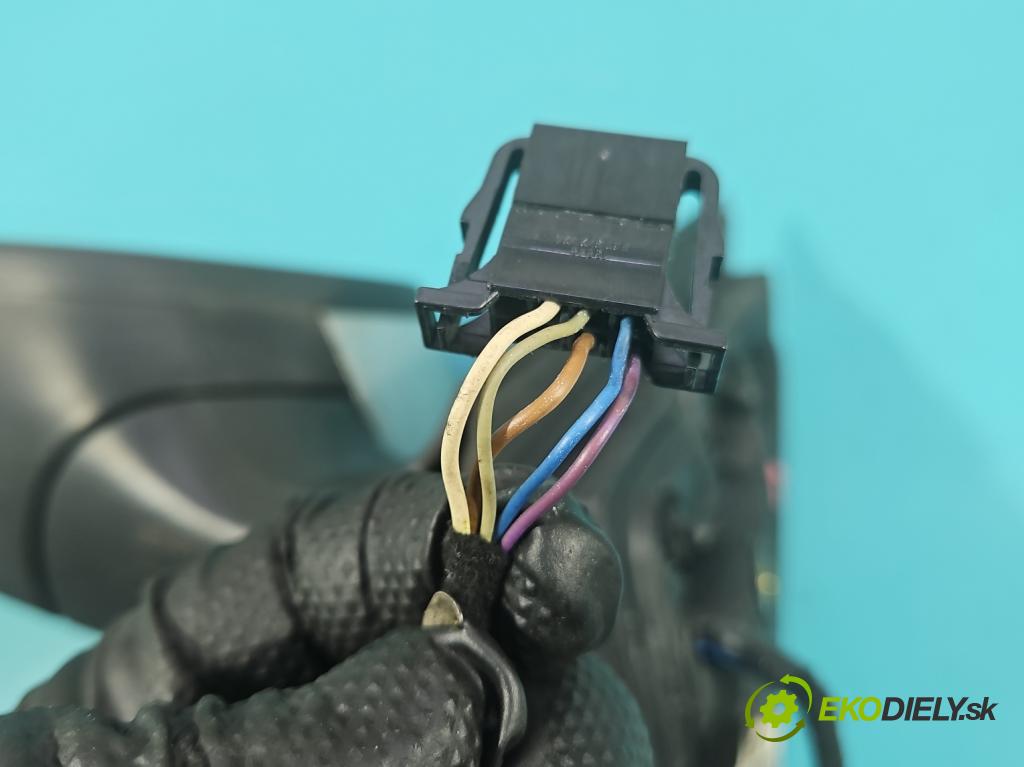 Skoda Rapid 2012-2019 1.2 TSI 86 hp manual 63 kW 1197 cm3 5- zpětné zrcátko levé  (Klika dveří ostatní)