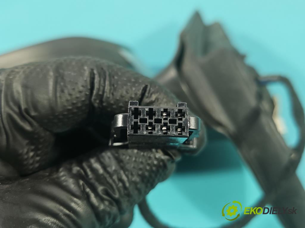 Skoda Rapid 2012-2019 1.2 TSI 86 hp manual 63 kW 1197 cm3 5- zpětné zrcátko levé  (Klika dveří ostatní)