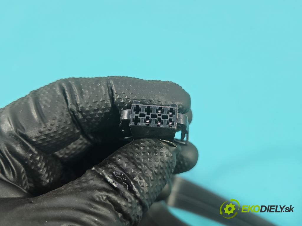 Skoda Rapid 2012-2019 1.2 TSI CBZA 86 HP manual 63 kW 1197 cm3 5- zrkadlo pravé 5JB857408F (Kľučka dverí ostatné)