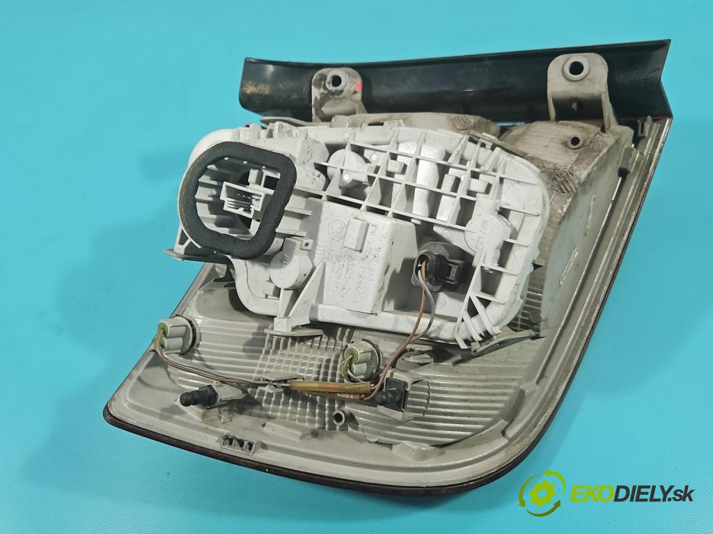 Skoda Rapid 2012-2019 1.2 TSI 86 HP manual 63 kW 1197 cm3 5- svetlo / reflektor zadné pravé 5JH945096 (Kľučka dverí ostatné)