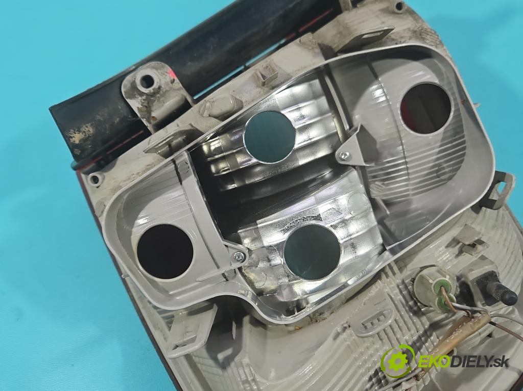 Skoda Rapid 2012-2019 1.2 TSI 86 HP manual 63 kW 1197 cm3 5- svetlo / reflektor zadné pravé 5JH945096 (Kľučka dverí ostatné)