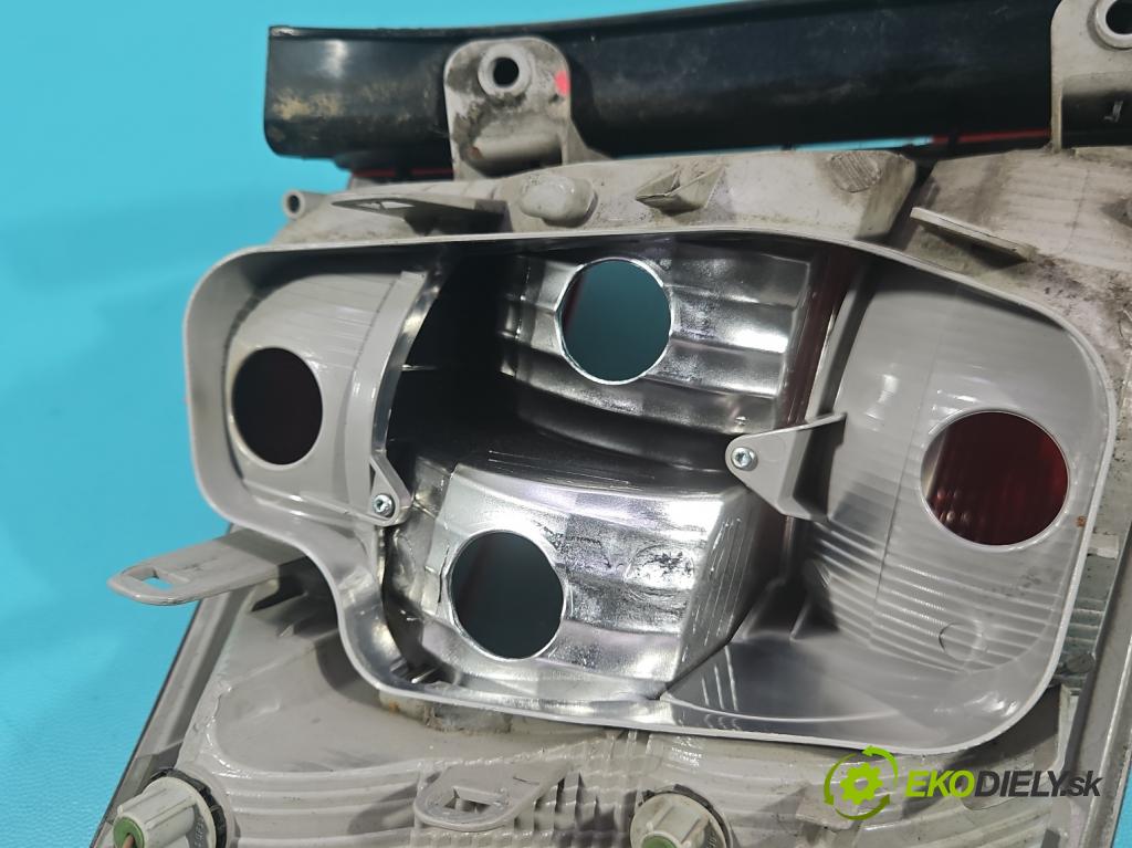 Skoda Rapid 2012-2019 1.2 TSI 86 HP manual 63 kW 1197 cm3 5- svetlo / reflektor zadné pravé 5JH945096 (Kľučka dverí ostatné)