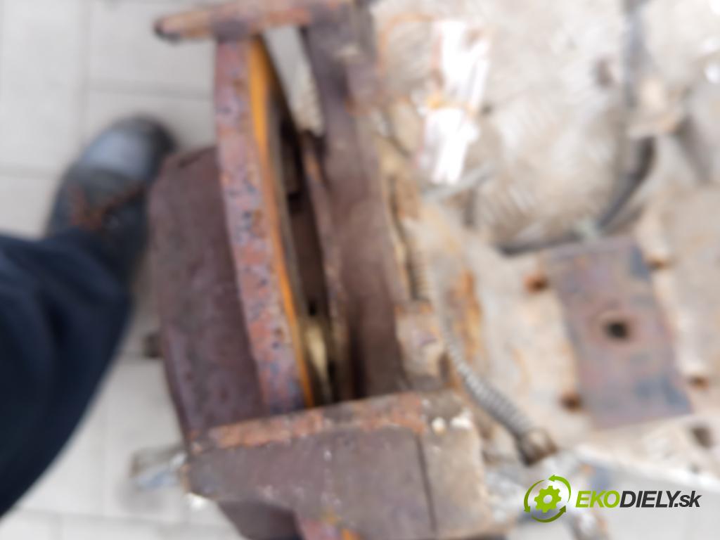 Chrysler Voyager IV 2000-2007 3.3 V6 174 hp automatic 128 kW 3301 cm3 5- zadní výztuha  (Zadní výztuha)