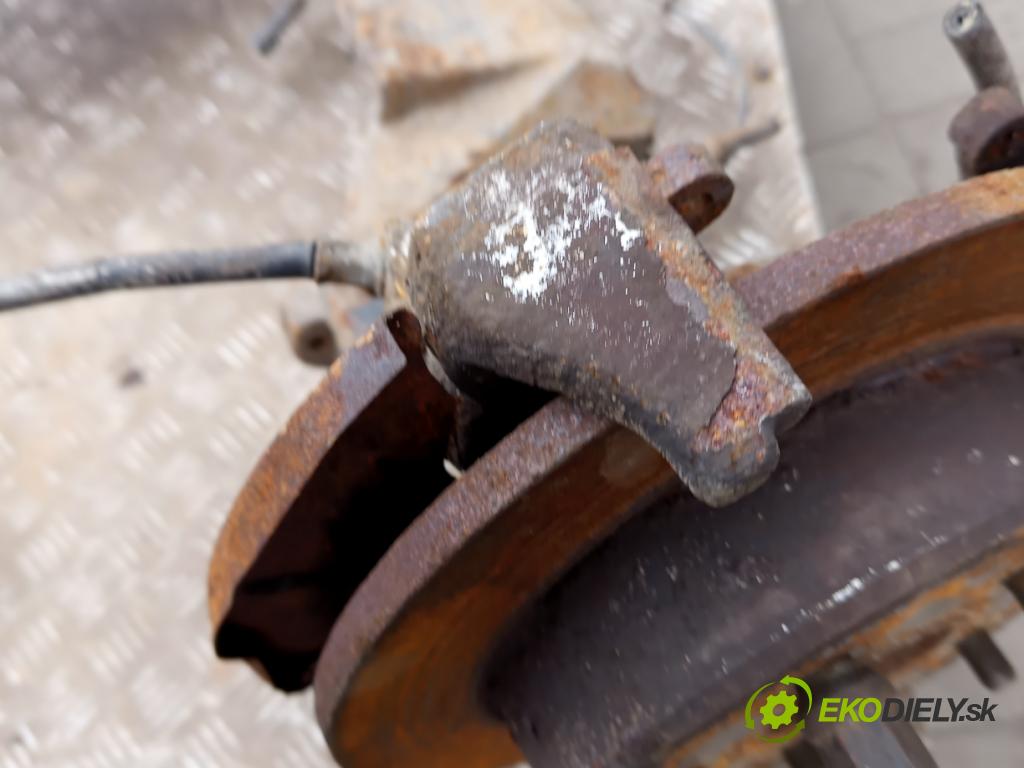 Chrysler Voyager IV 2000-2007 3.3 V6 174 hp automatic 128 kW 3301 cm3 5- zadní výztuha  (Zadní výztuha)