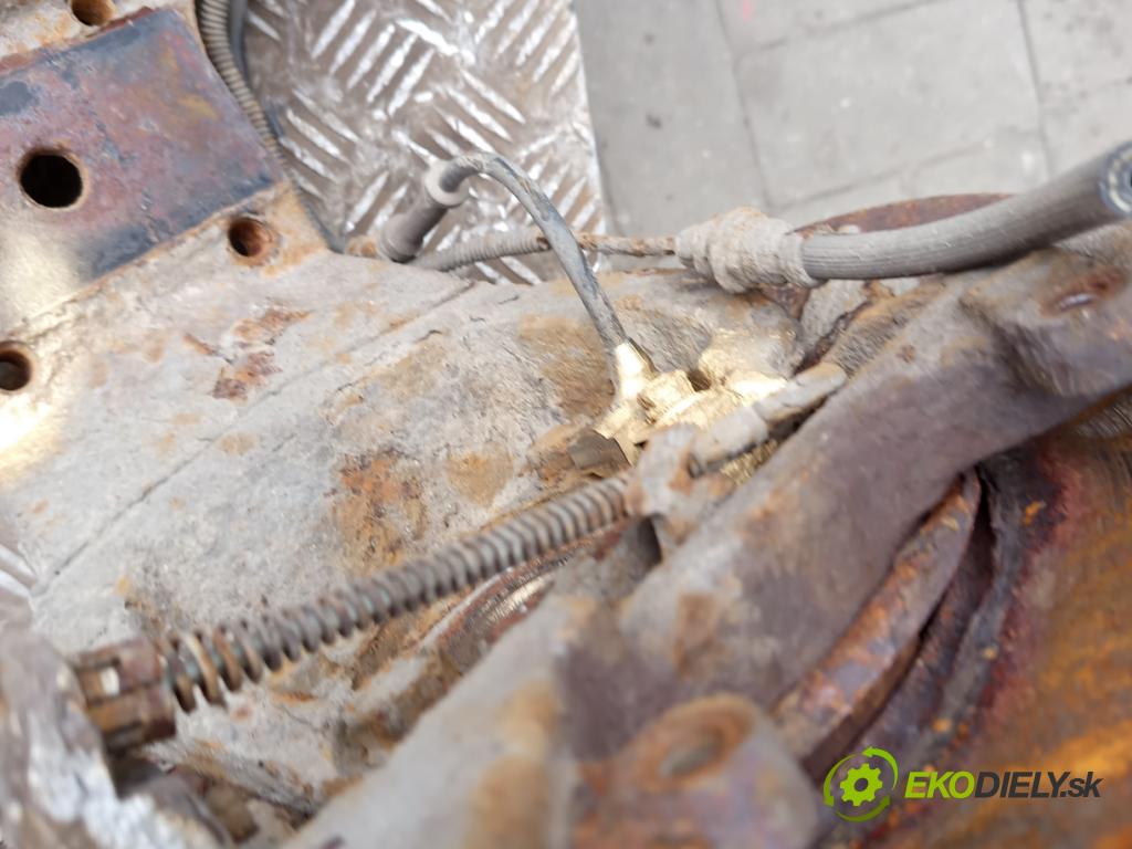 Chrysler Voyager IV 2000-2007 3.3 V6 174 hp automatic 128 kW 3301 cm3 5- zadní výztuha  (Zadní výztuha)